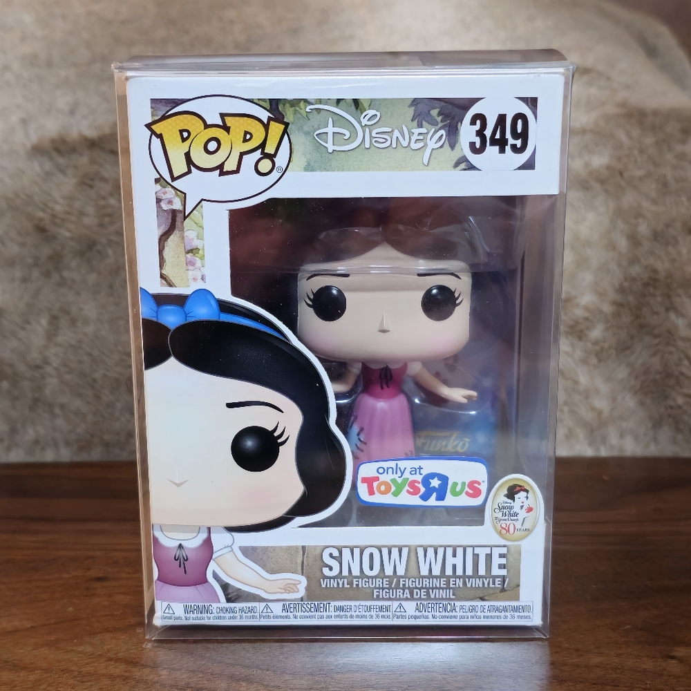 FUNKO POP! Disney Snow White #349 - Pink Maid Dress (Toys R Us Exclusive)